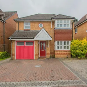 4-bed-house-with-private-garden-next-to-cardiff.tophotelsbath.com/
