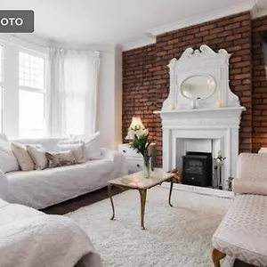 Guest house Stunning Large Victorian House